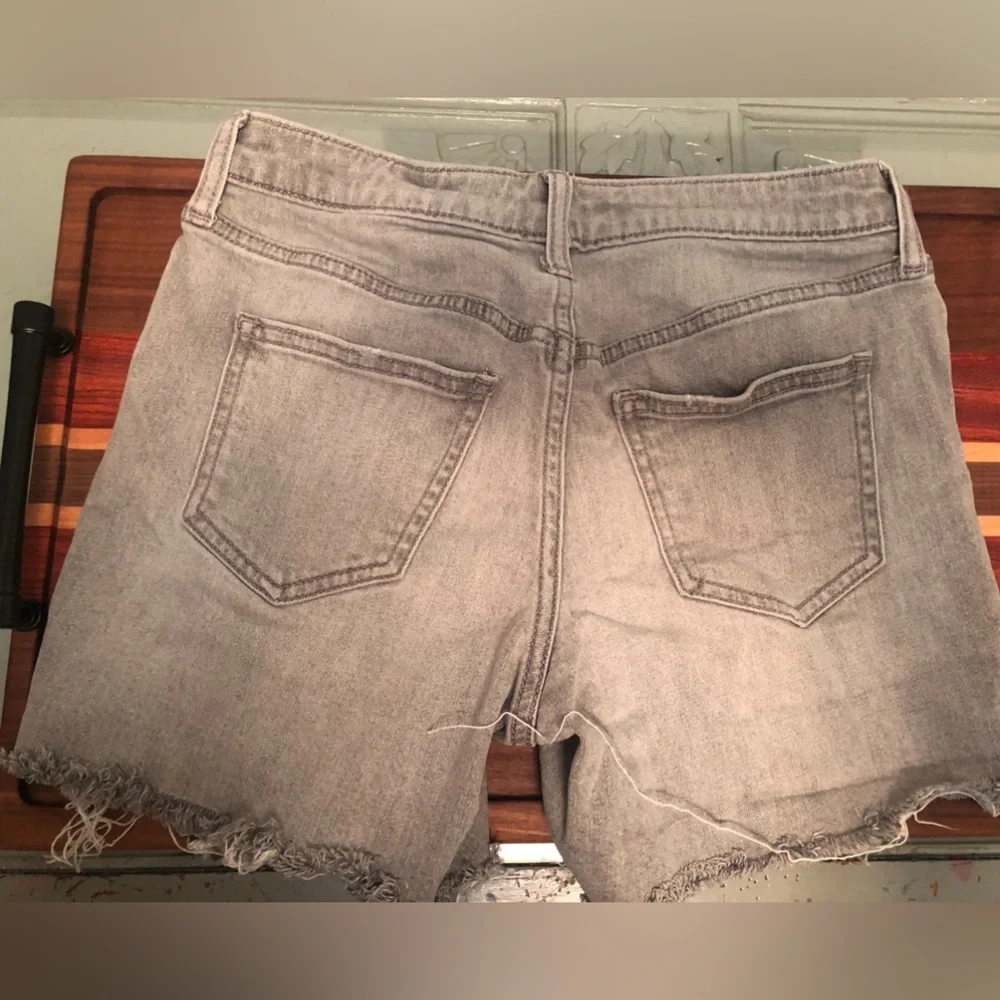 Universal Thread Shorts - Picture 2 of 3